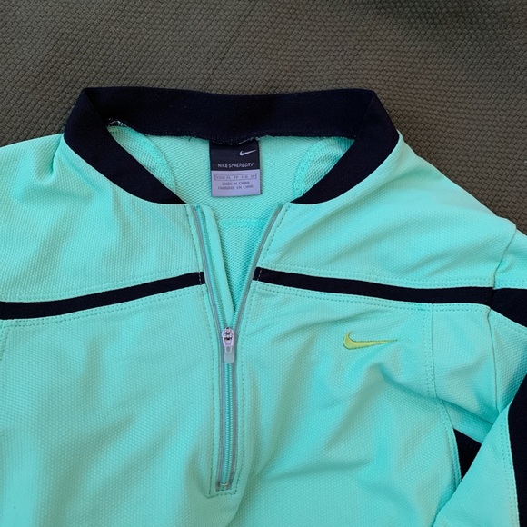 Nike top! - Picture 3 of 4